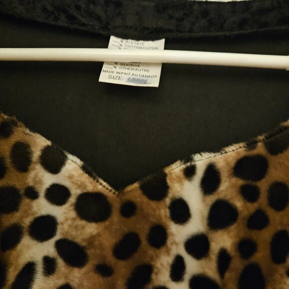 Very Sexy Stylish V bottom faux fur type shirt - Picture 5 of 6